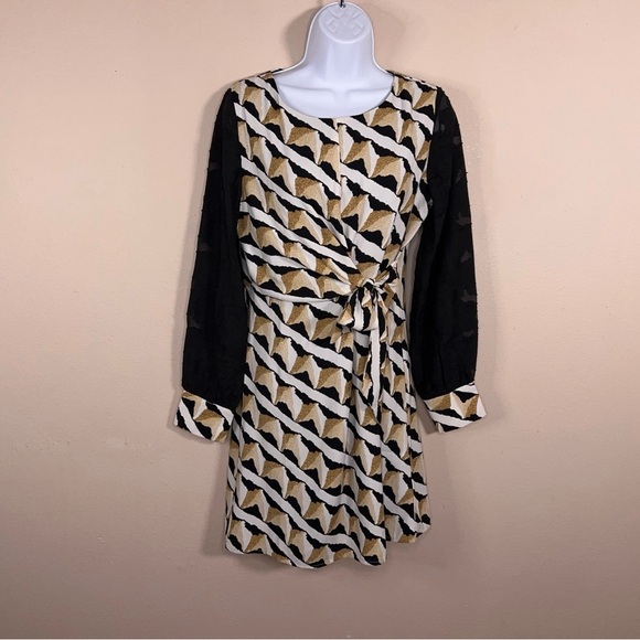 Small THML Dress Long Sleeve Black Beige White Geometric Print Tie Accent - Picture 9 of 15